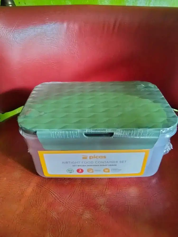 Tempat makan ada 3 buah merk PICAS nego