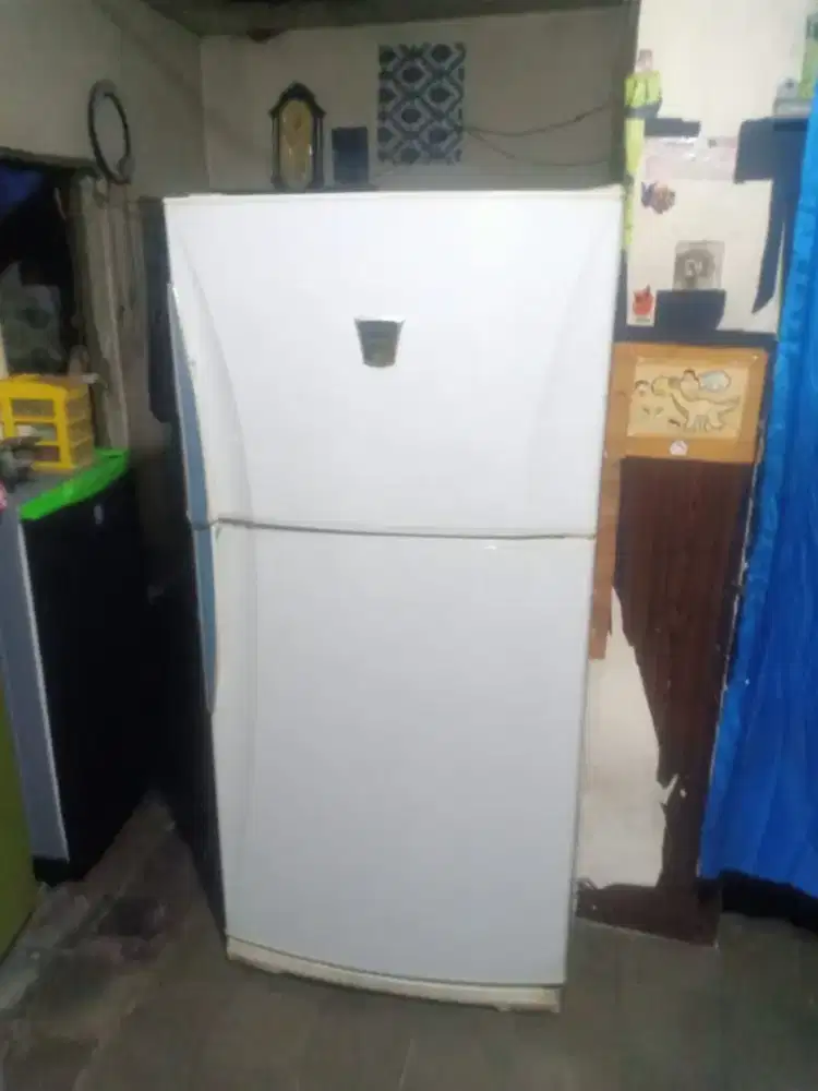 Jual kulkas Sharp super jumbo kpasitas 525 liter ORI sgel bisa diantar