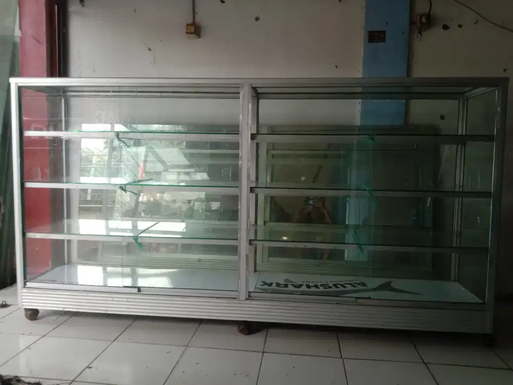 Kaca etalase second