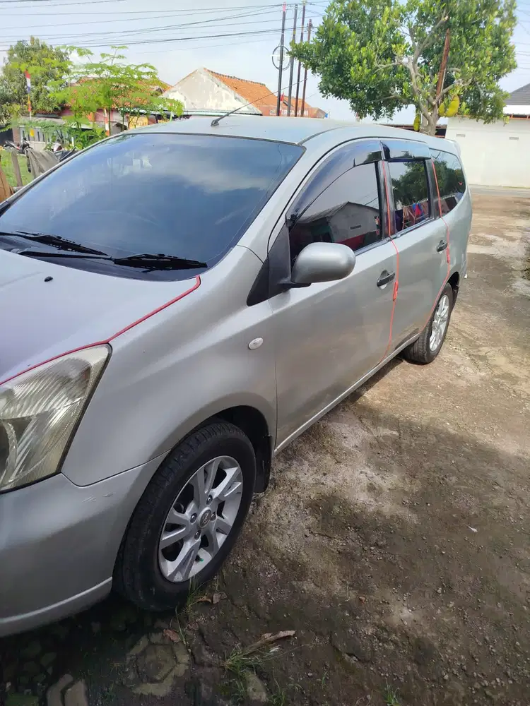 Nissan Grand livina 2012 Bensin