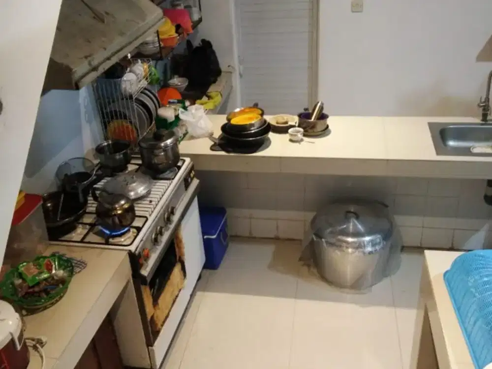 DIJUAL RUMAH 2 Lantai DI DEWI SARTIKA BANDUNG pusat kota LN