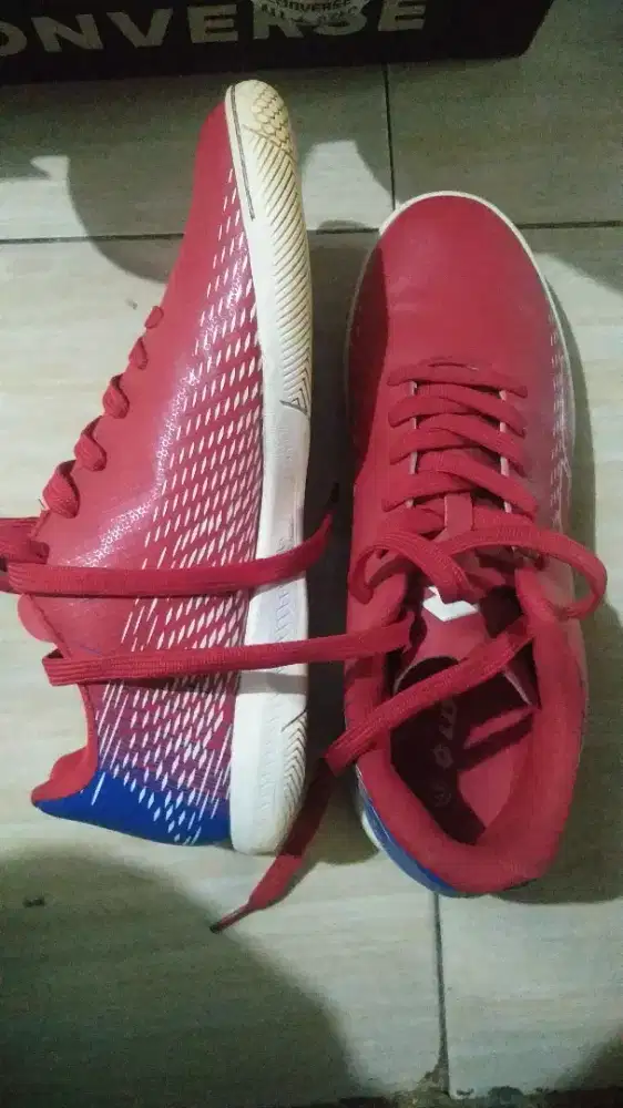 Sepatu futsal uk 43