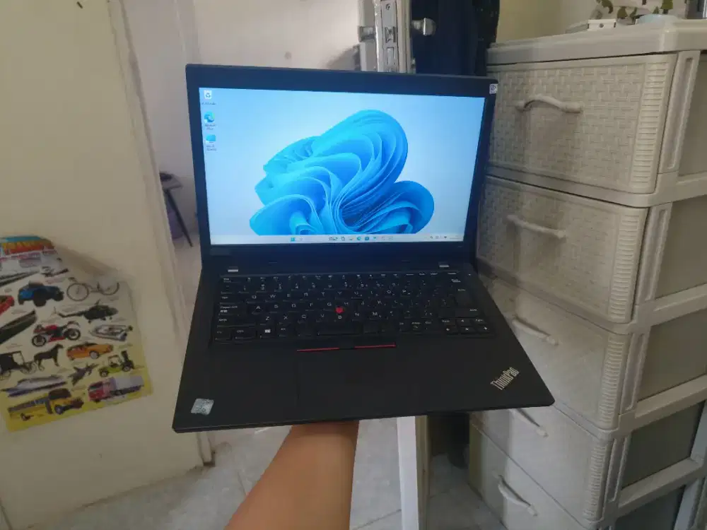Lenovo thinkpad core i5 gen8 ram 8gb ssd 256gb laptop siap pakai