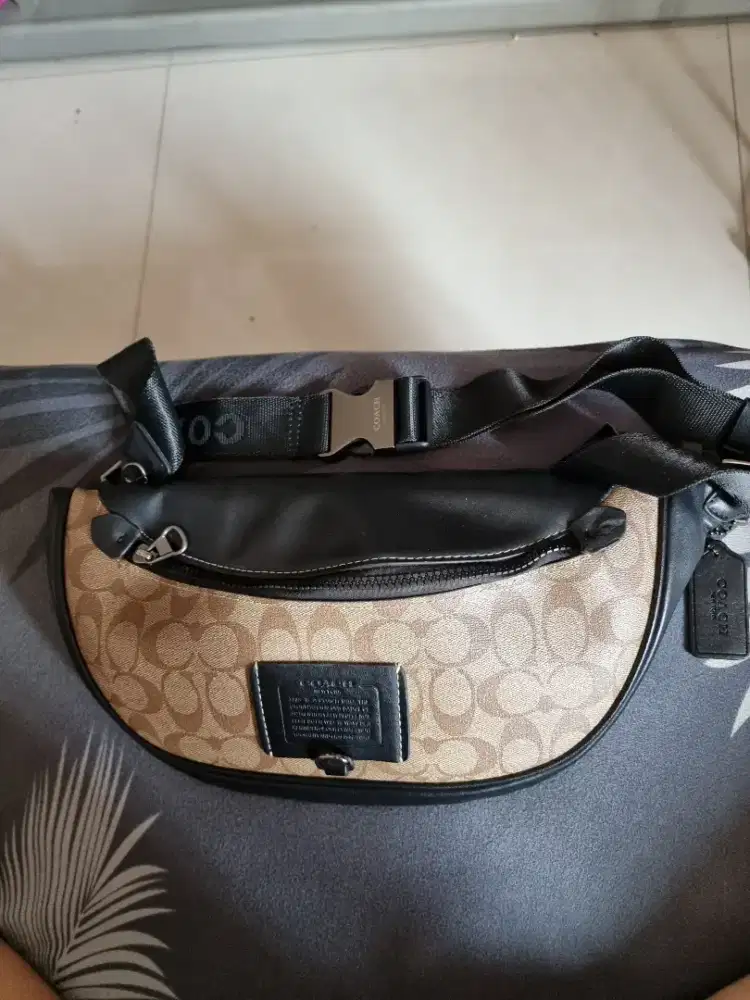 Waistbag coach
100% ori factory outlet