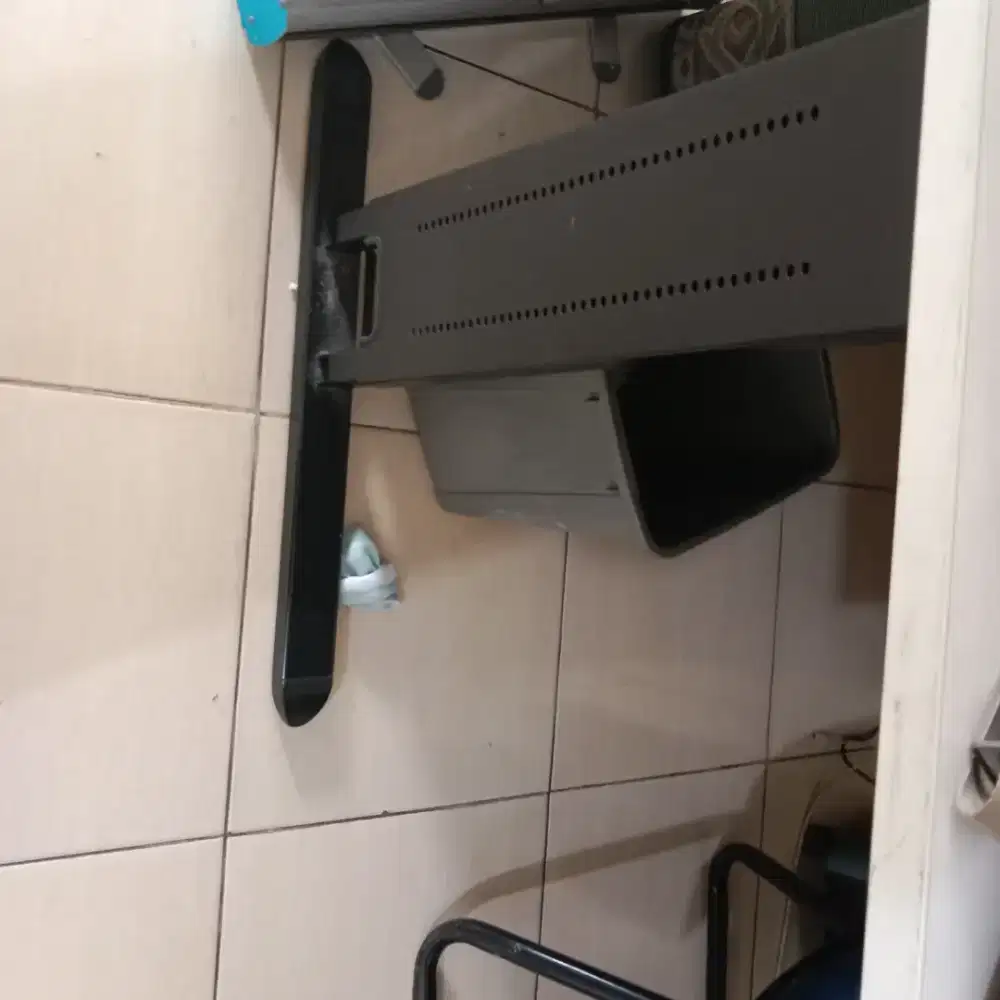 Nyari besi buat bikin meja akuarium