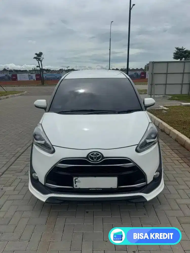 Toyota sienta Q matic