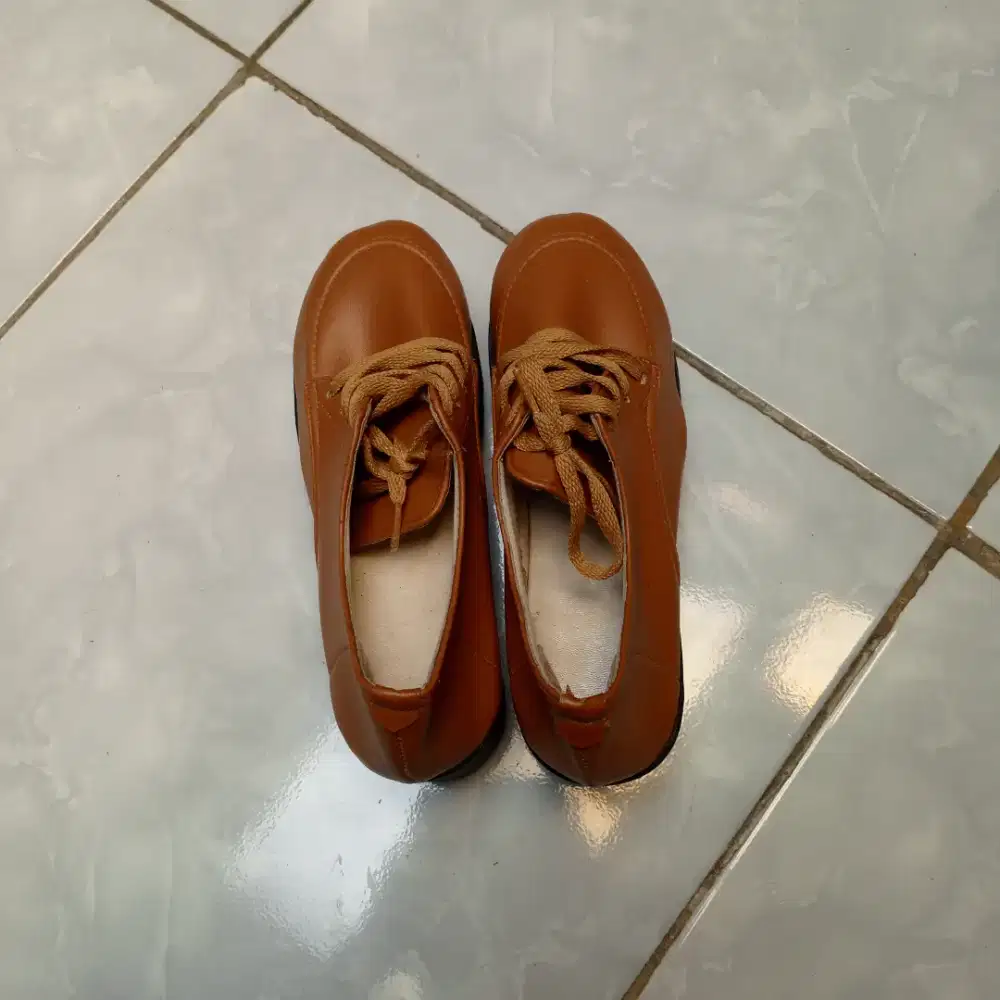 Sepatu wanita sintetis