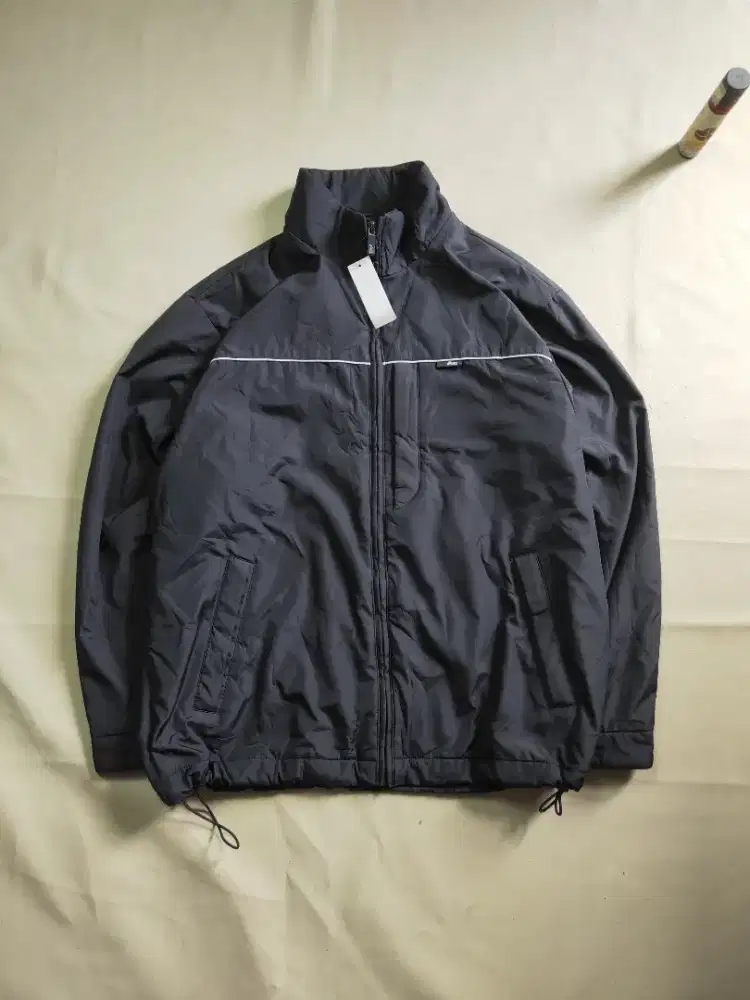 jaket windbreaker ASICS kondisi jos seperti baru