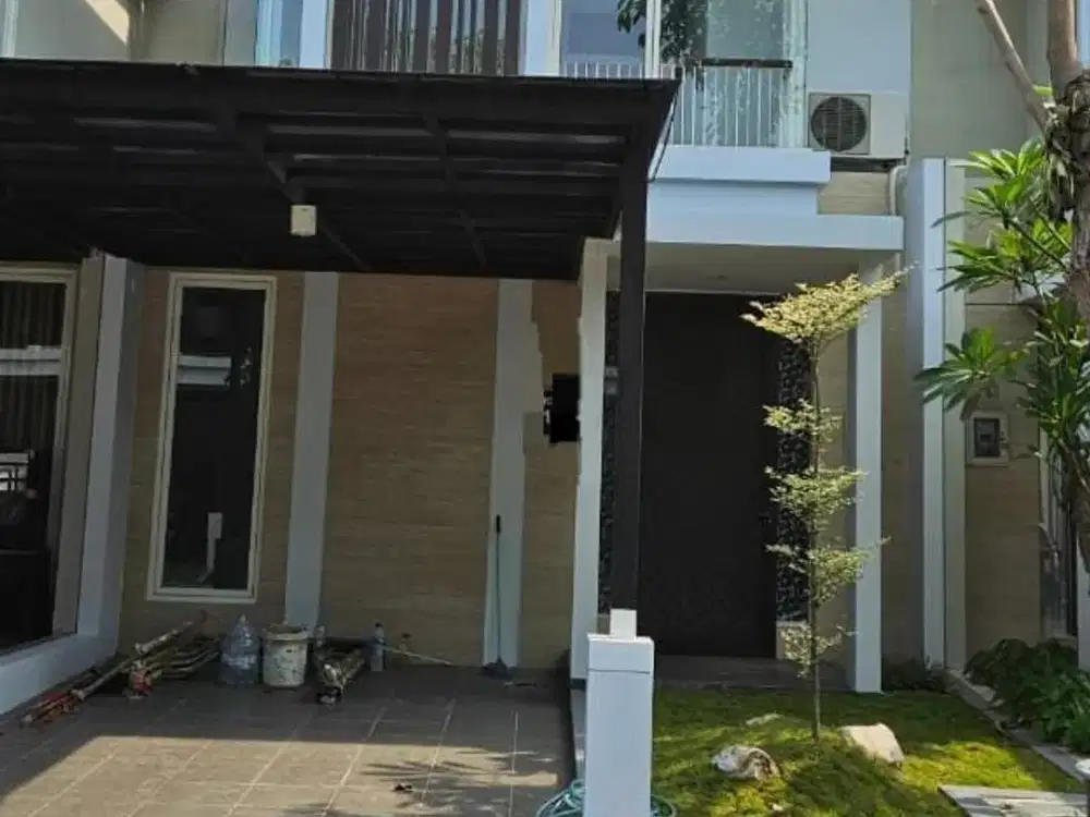 3 Lantai Rumah di Northwest Park Citraland Surabaya Barat