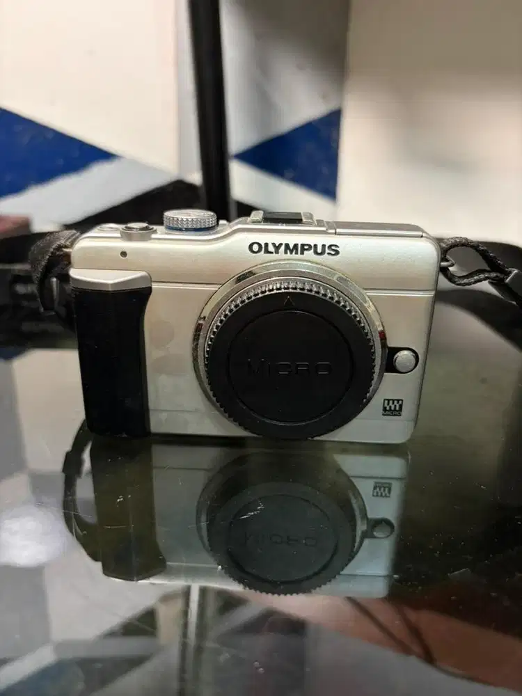 Kamera mirrorless olympus e-pl1 epl1  epl 1 dan lensa kit m4/3 m43