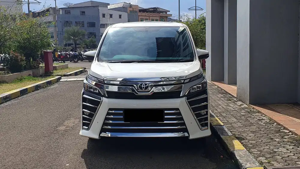 Toyota Voxy 2.0 AT Putih Metalik NIK 2021 KM 49Rb Service Record