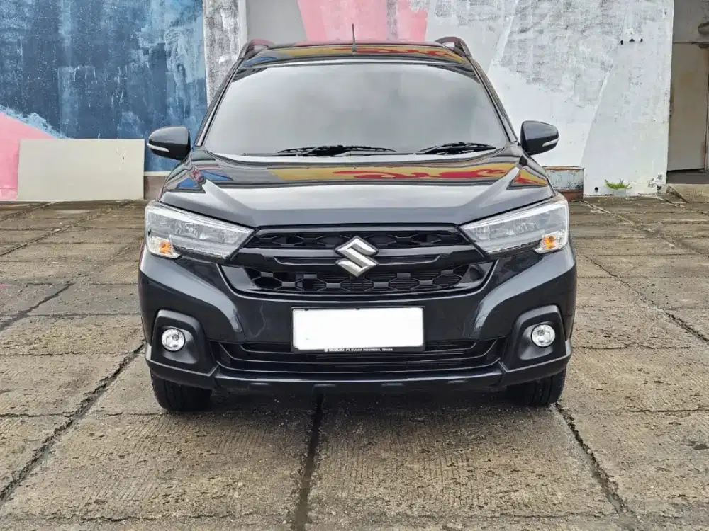 Suzuki xl7 alpha kuro hybrid 2025 hitam km 1.700 perak