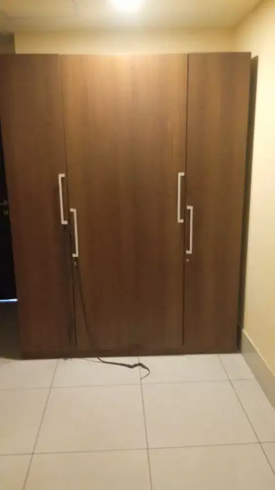 lemari mulus 4pintu kondisi ok