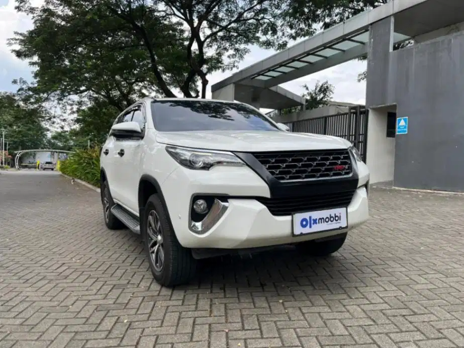 LOW DP Toyota Fortuner 2.4 4x2 VRZ Solar-AT 2019 3QW