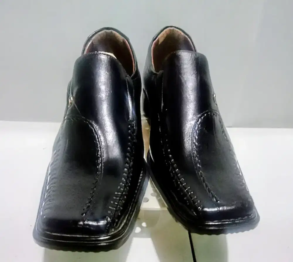 Aigner - Sepatu Pria Kekinian Keren Pantofel Terbaru Trend Original