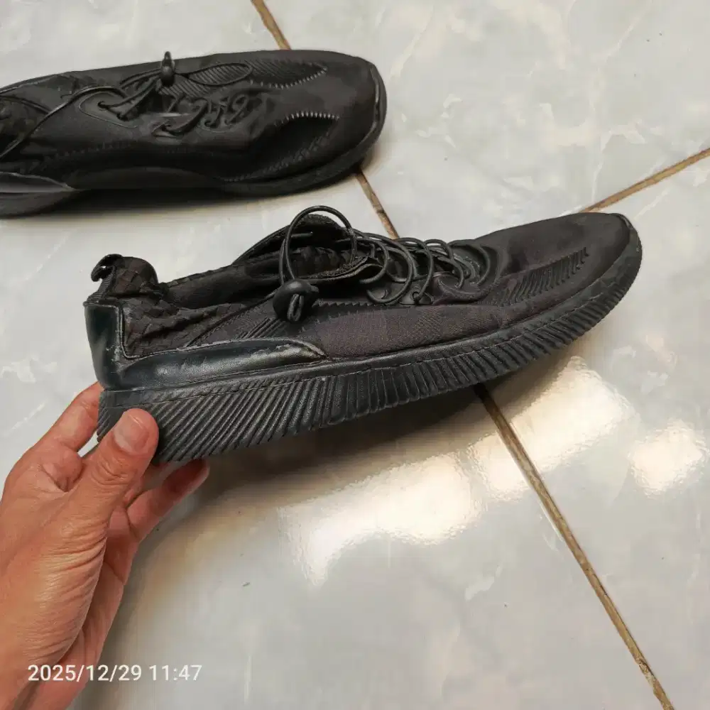 Sepatu Pria multifungsi size 43