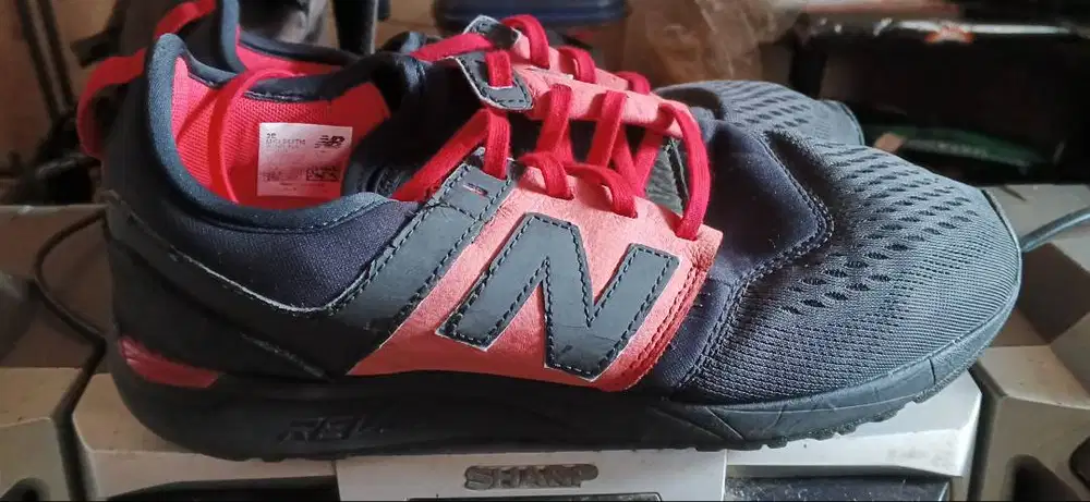 Original New Balance 247 'Black Red' MRL247TM.  Size 42,5 insole 270.