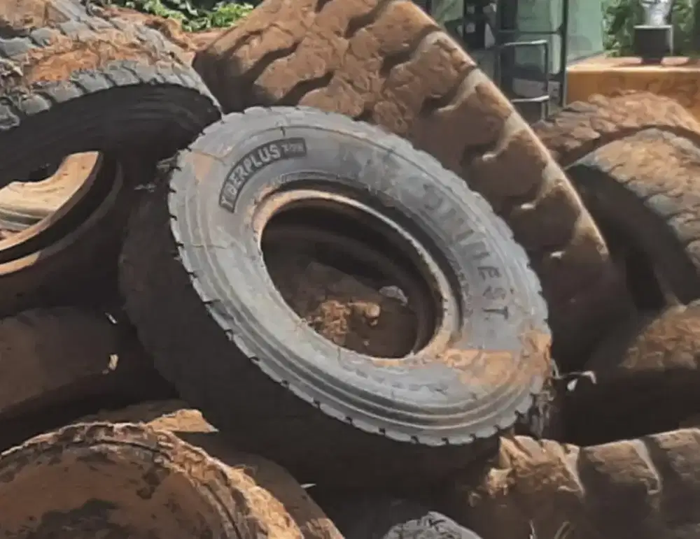 Ban bekas tambang nikel