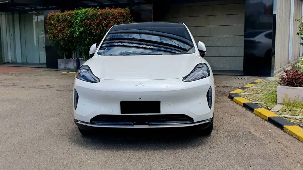 AION Hyptec HT Premium White On Beige 2025 Like New Condition Garansi