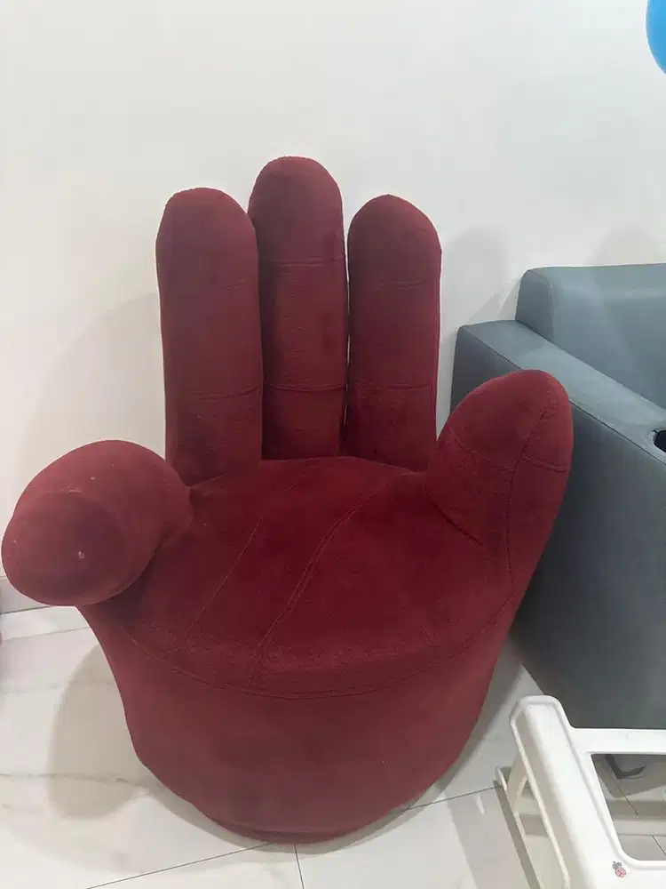 Sofa tangan merah