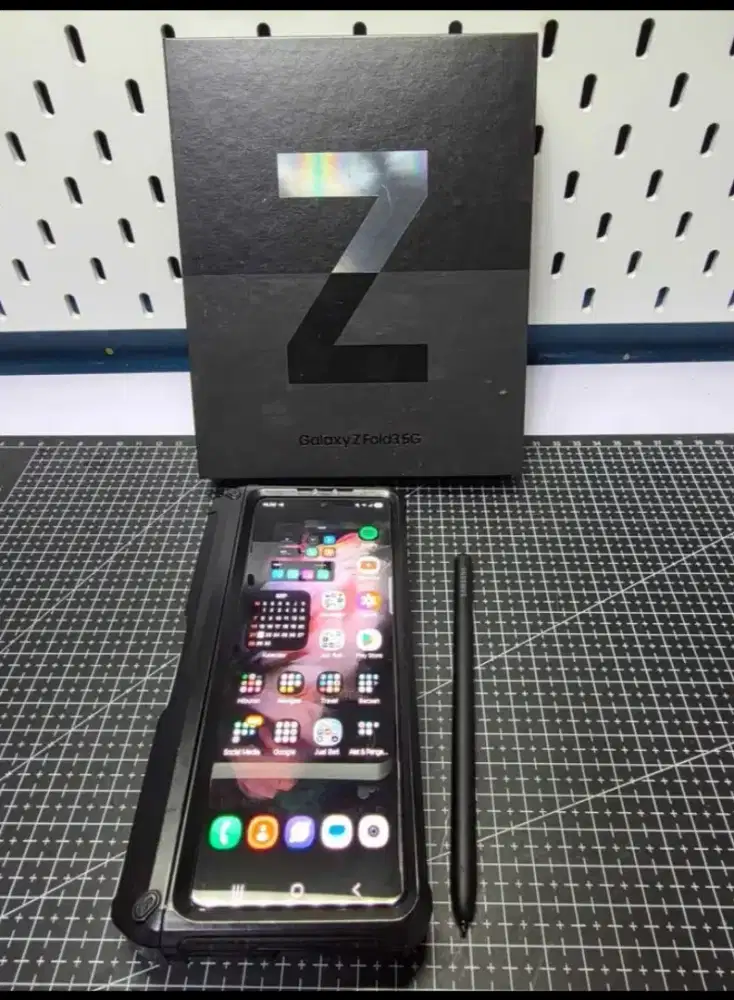 Samsung Galaxy Z Fold 3