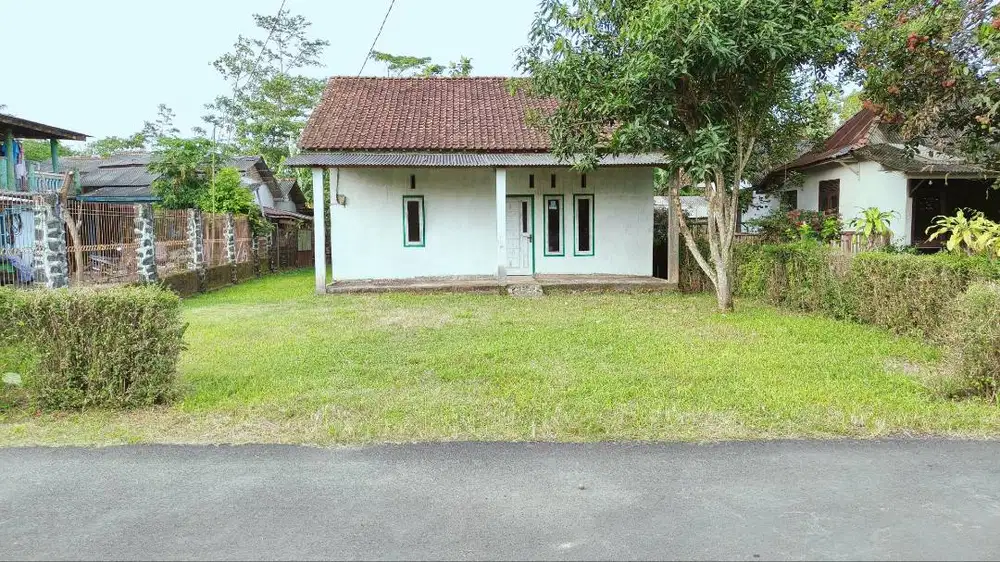 RUMAH TINGGAL SEDERHANA DGN TANAH LUAS PRIBADI DI BULUPAYUNG-KESUGIHAN