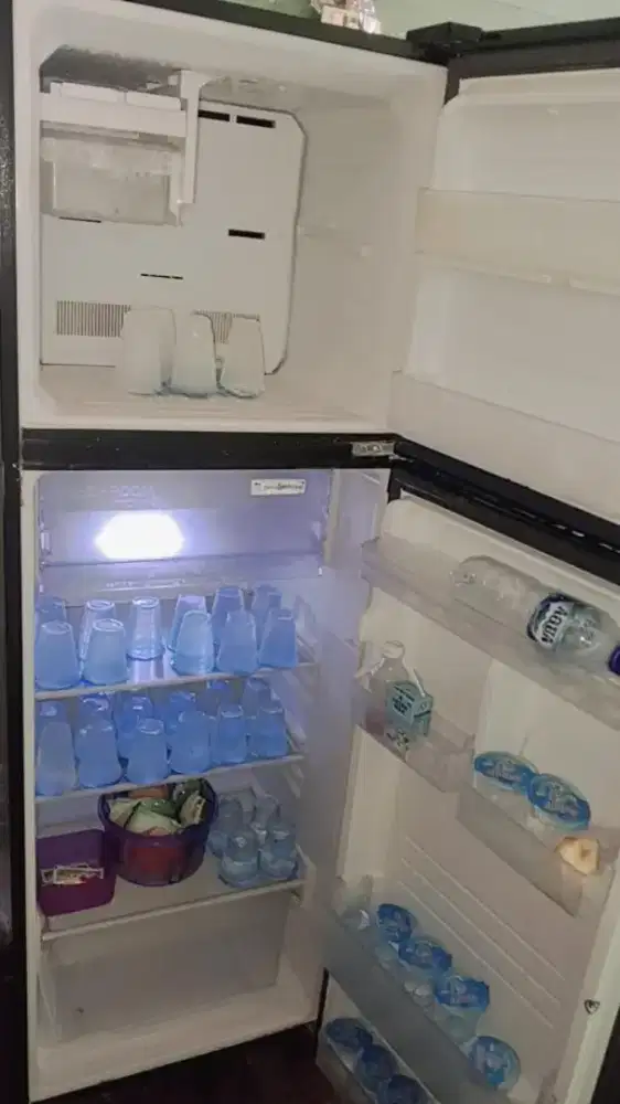 Kulkas 2pintu Sharp kirei piramid siap pakai.,no minus.