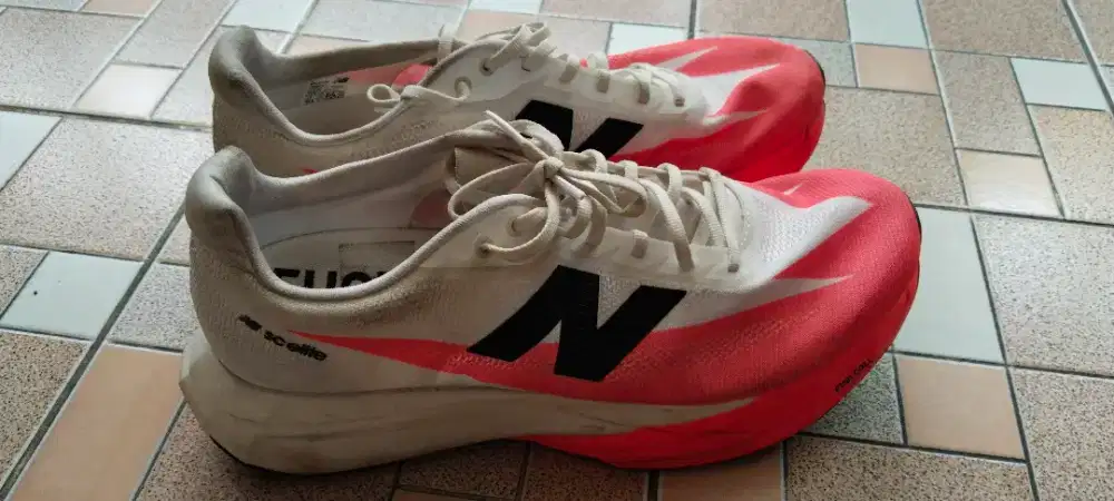 Sepatu lari new balance supercomp elite v5