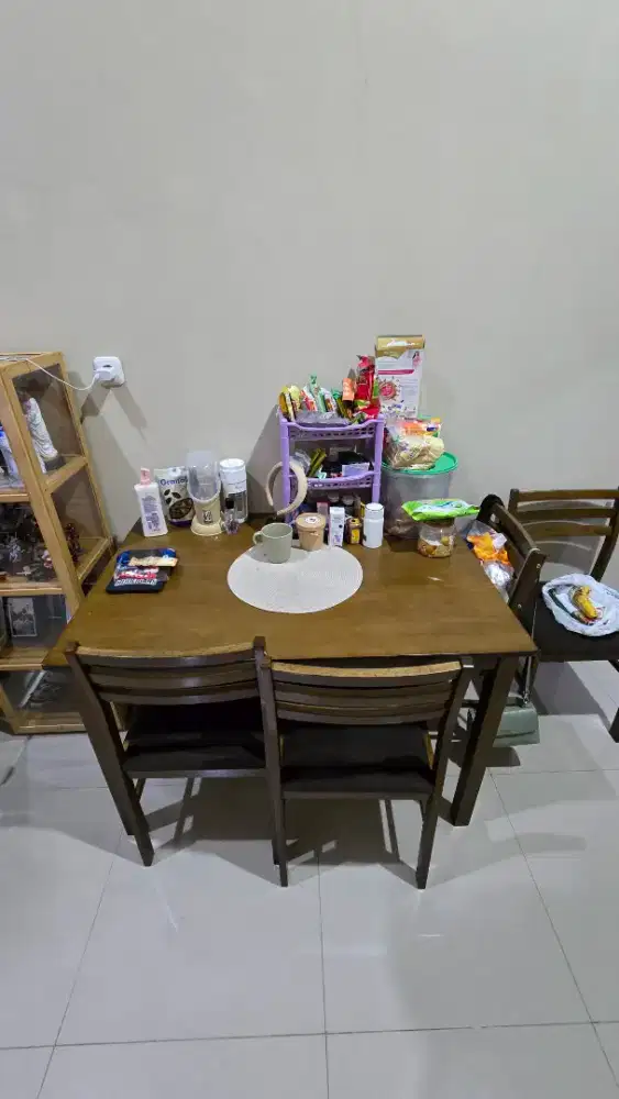 Meja Informa Yericho Dinning Set