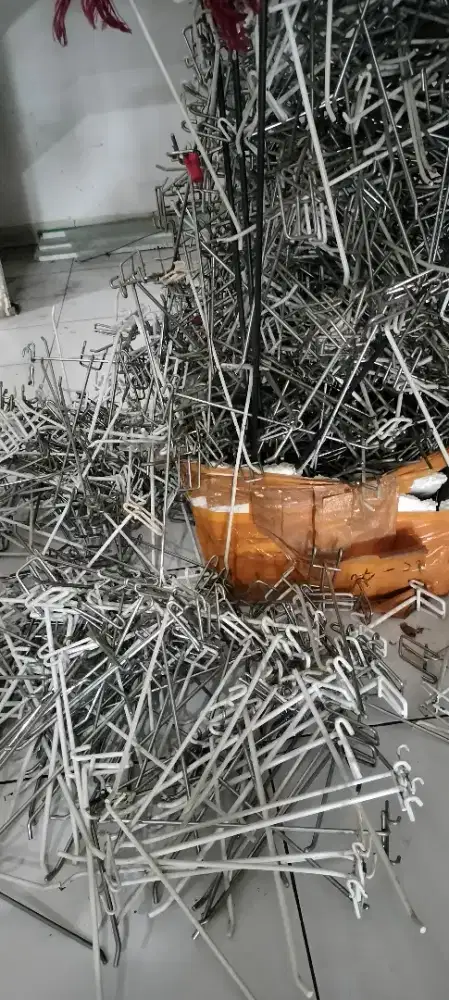 Perlengkapan gantungan aksesoris buat usaha