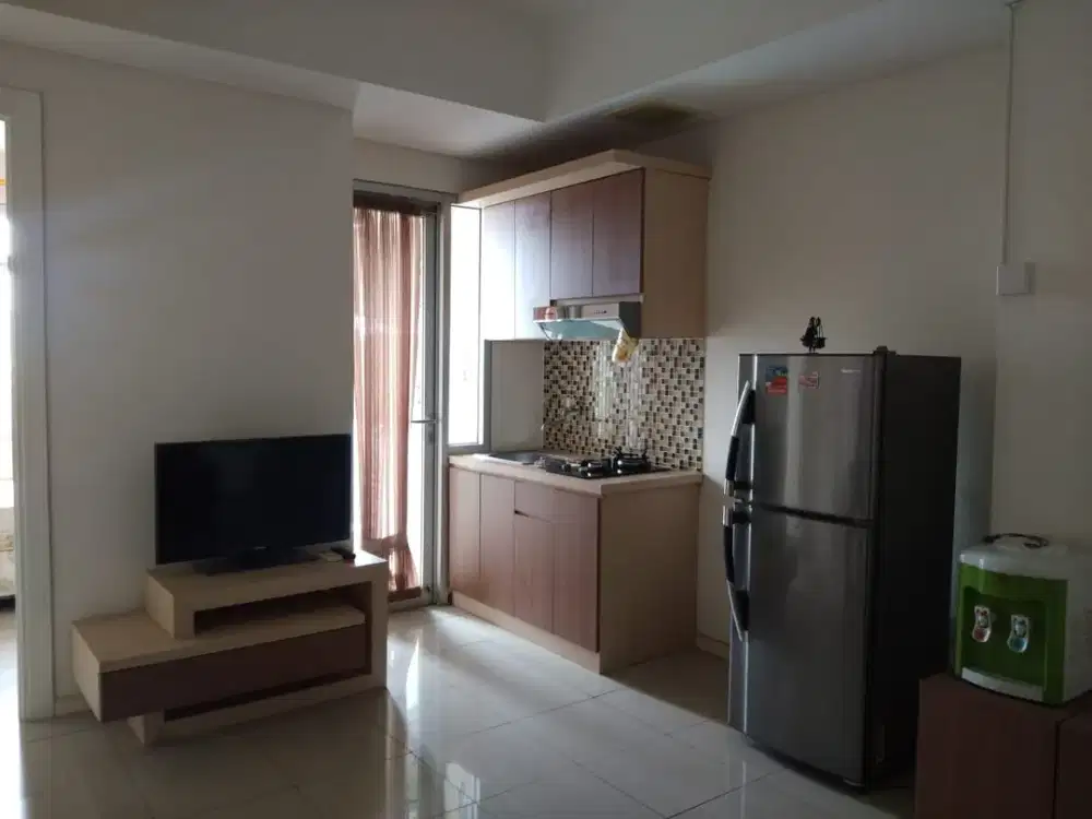 ready disewakan apartemen green lake sunter,tipe 2bedrooms full furnished,view laut priok,hadap utara,AC 3 dan waterheater