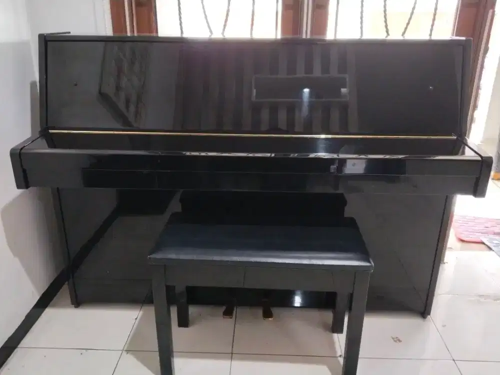 Piano Akustik Yamaha LU-80