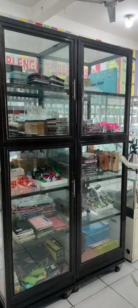 Lemari pajangan kaca berbagai ukuran,lemari kasir