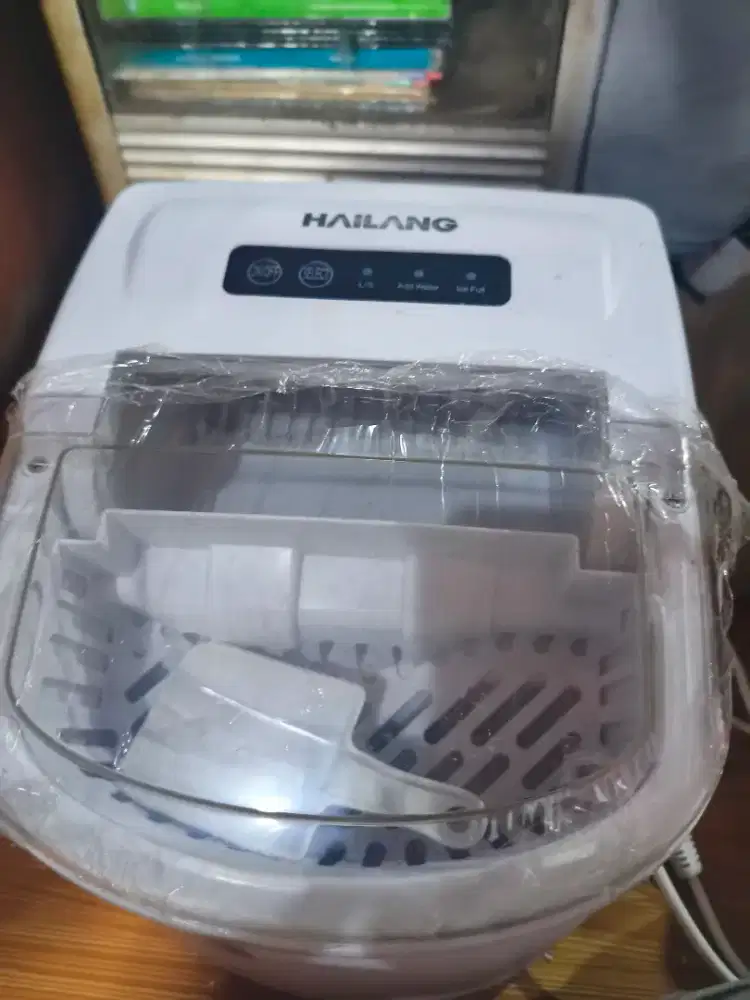 Mesin pembuat es batu