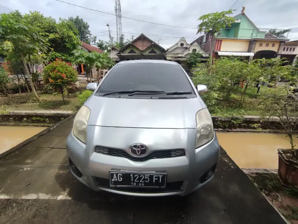 Yaris S MT 2011 Silver
