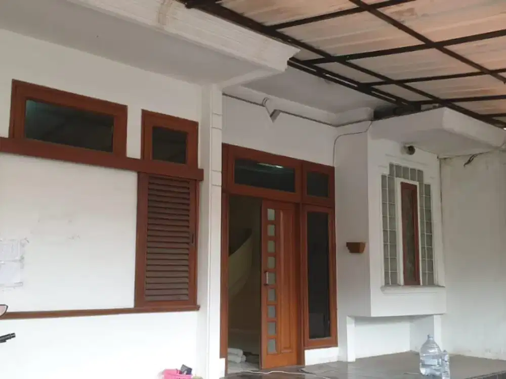 Disewakan rumah 2 lantai siap huni sayap Muara Bandung