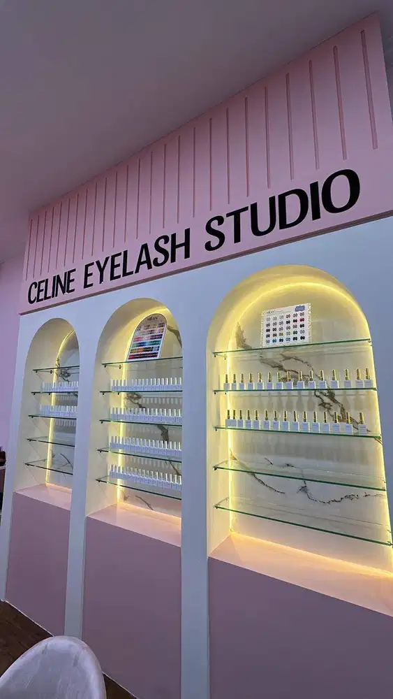 LOKER NAILIST DAN LASH THERAPIST