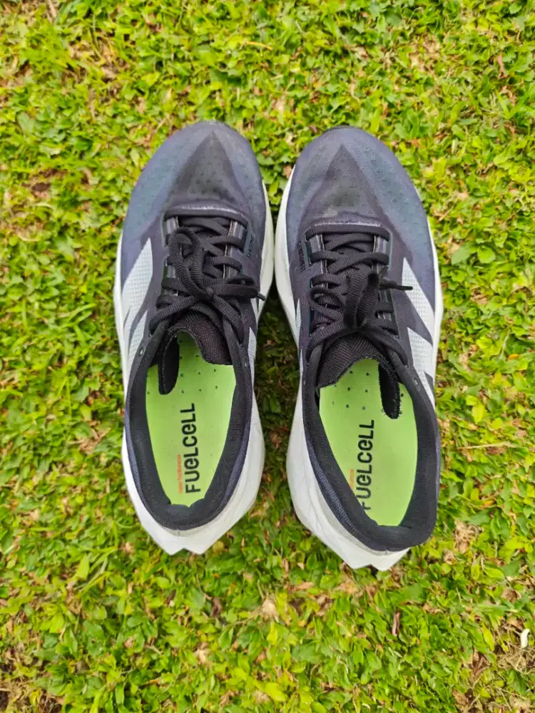 Sepatu lari running new balance nb fuelcell rebel v4 man graphite 42,5