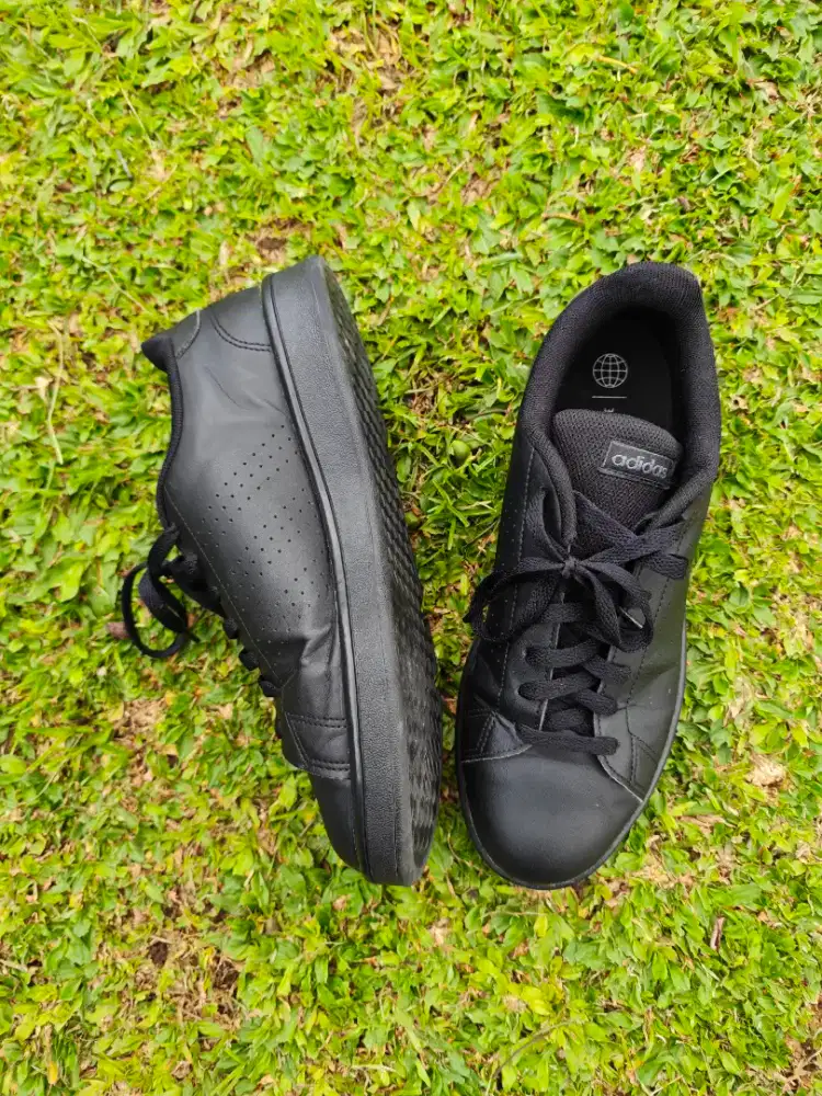 Sepatu Kantor Sneaker Formal Adidas Advantage Base Black