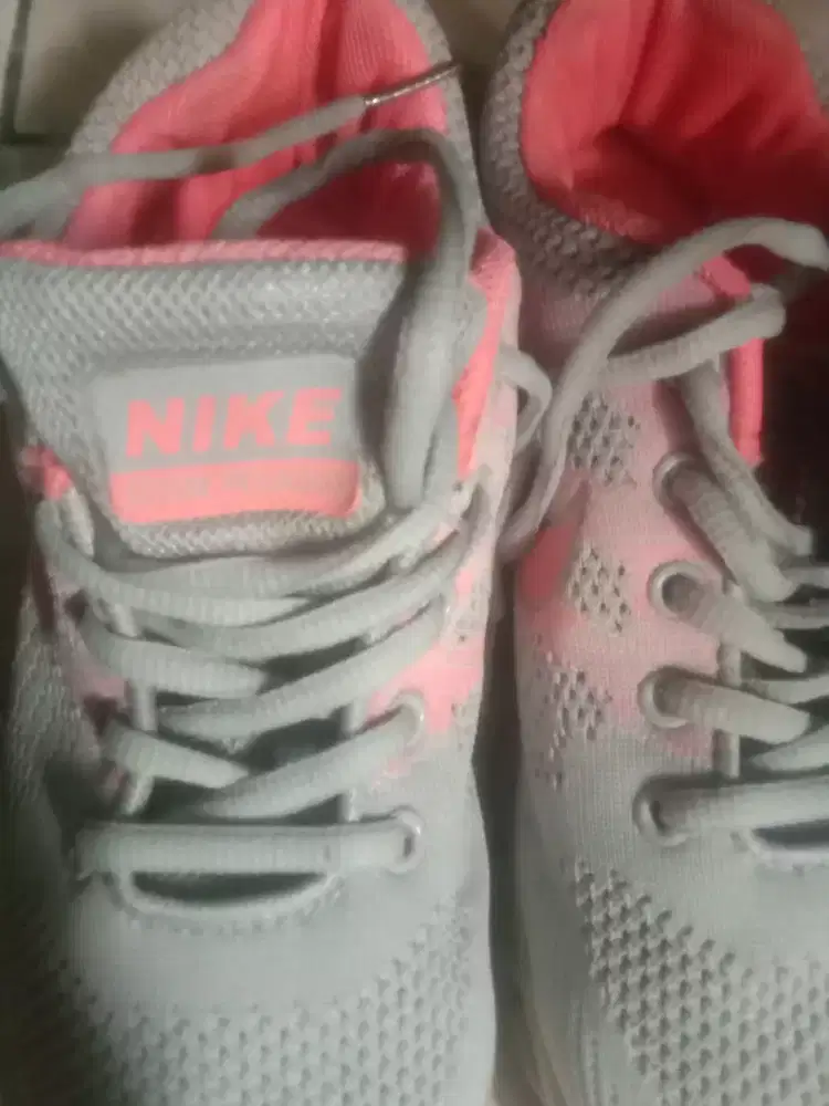 Sepatu casual wanita