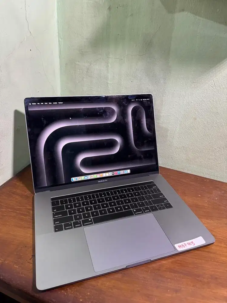 Macbook pro 2018 15inch 16/256