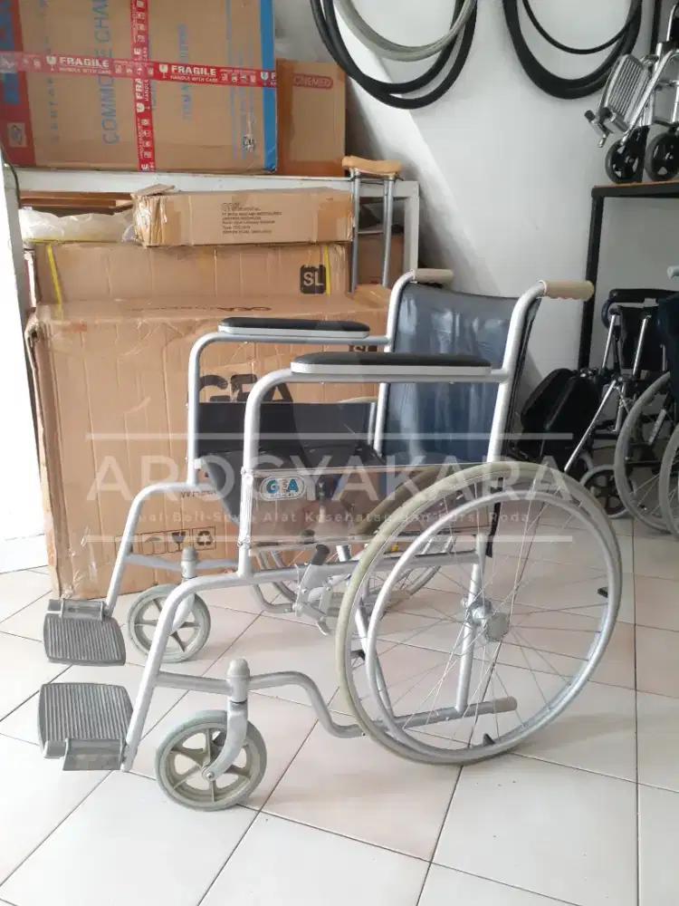 Kursi roda travelling bekas