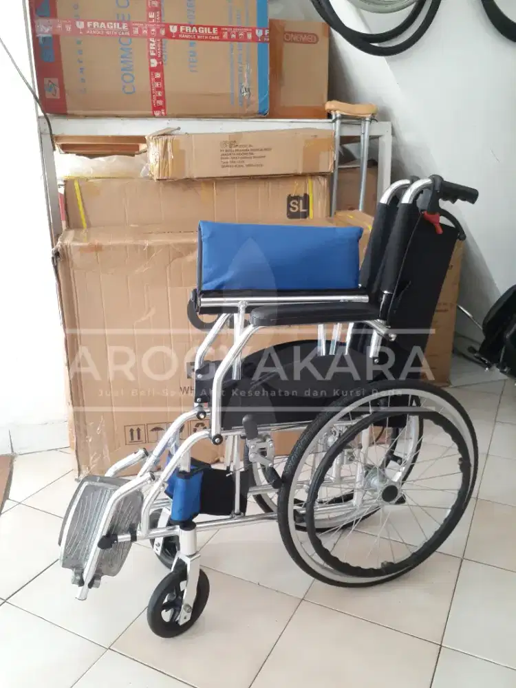 Kursi roda travelling bekas