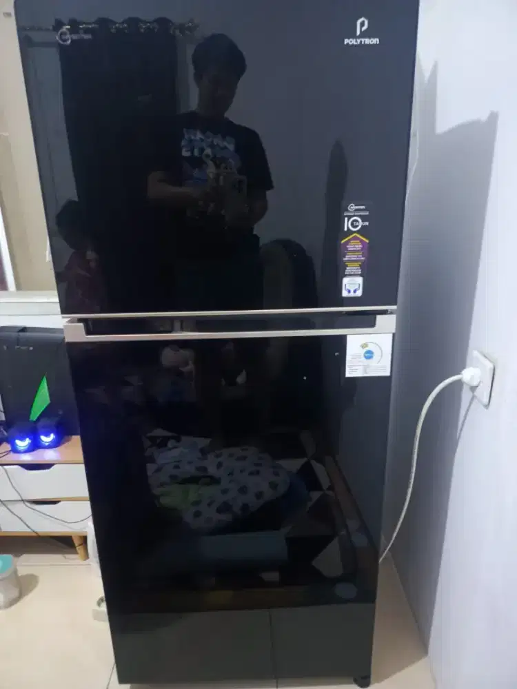 Kulkas 2 pintu baru 2 bulan