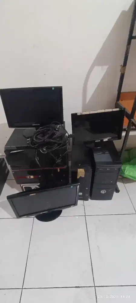 DiJual Komputer 5buah + 3bh monitor kondisi apa adanya/rusak