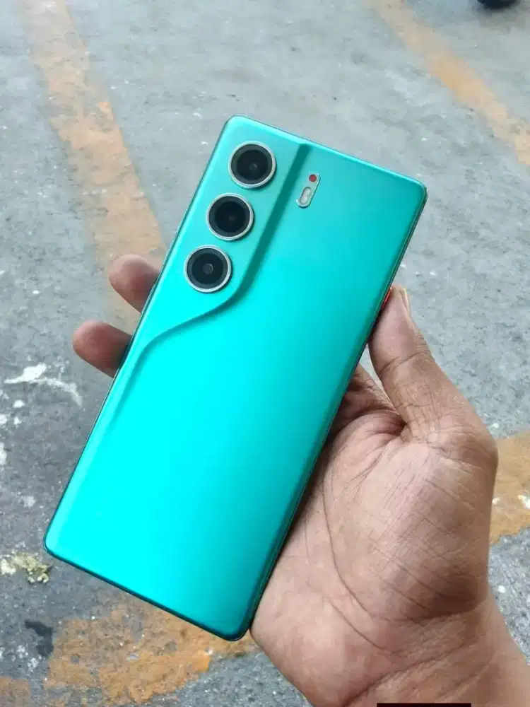 Tecno Camon 40 Basic Ram 8/256 ( HP dan cas) Nominus lecet pakai