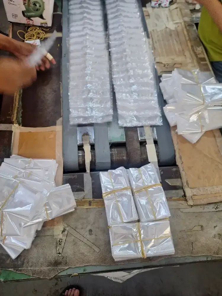 Plastik AA Bening PP tipis tebal 0,2 harga pabrik ( jual per bal )