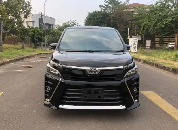 Toyota Voxy 2019 Hitam
