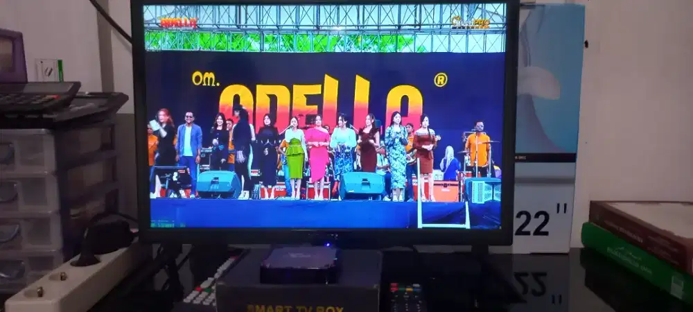 TV DIGITAL 22 INCH BONUS SMART TV BOX