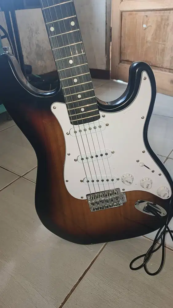 gitar listrik Stratocaster merek benston